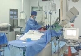 65歲大爺帶孫子玩耍，身體不會(huì)動(dòng)了！提醒：這些情況要注意！